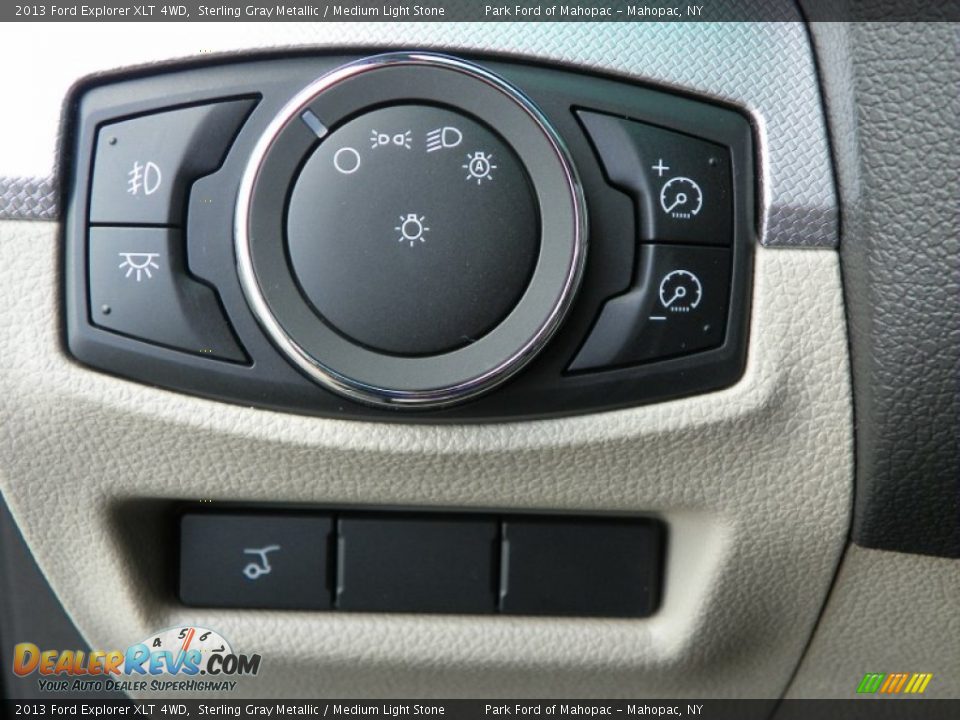 Controls of 2013 Ford Explorer XLT 4WD Photo #26