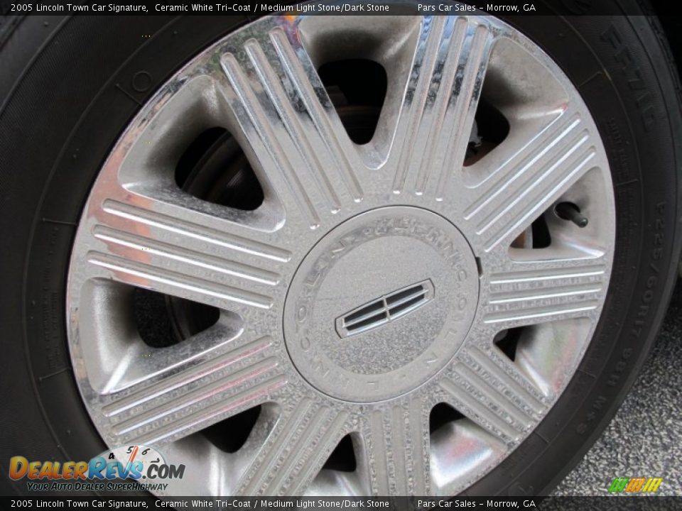 2005 Lincoln Town Car Signature Wheel Photo #5