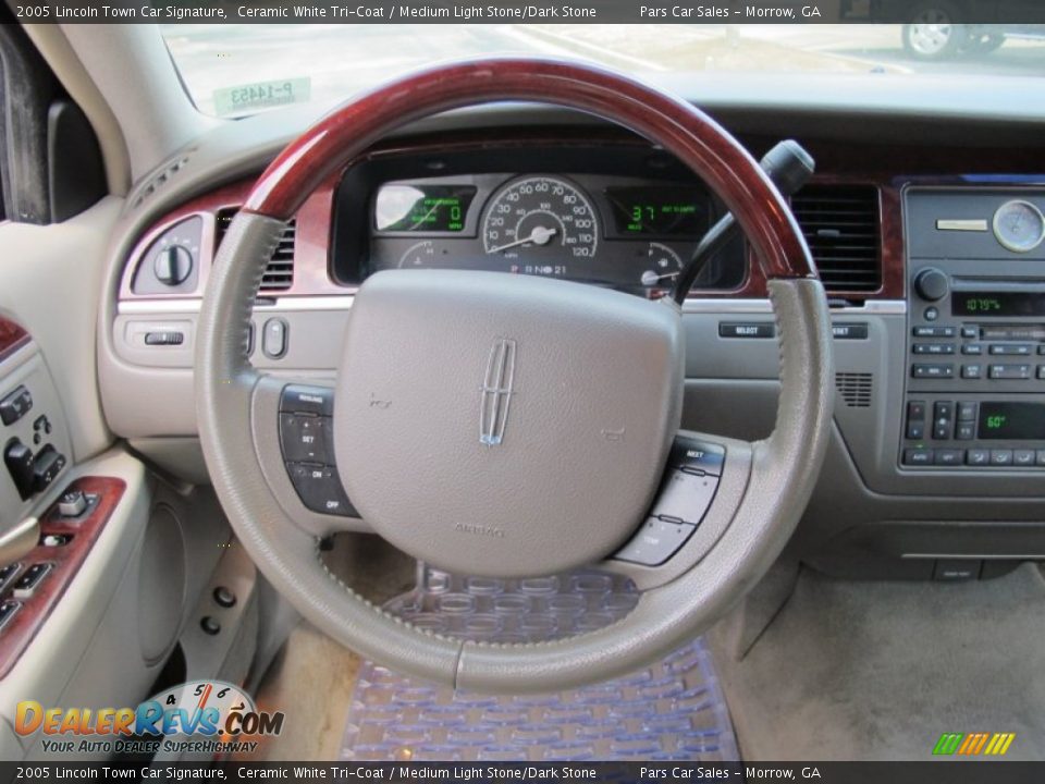 2005 Lincoln Town Car Signature Steering Wheel Photo #12