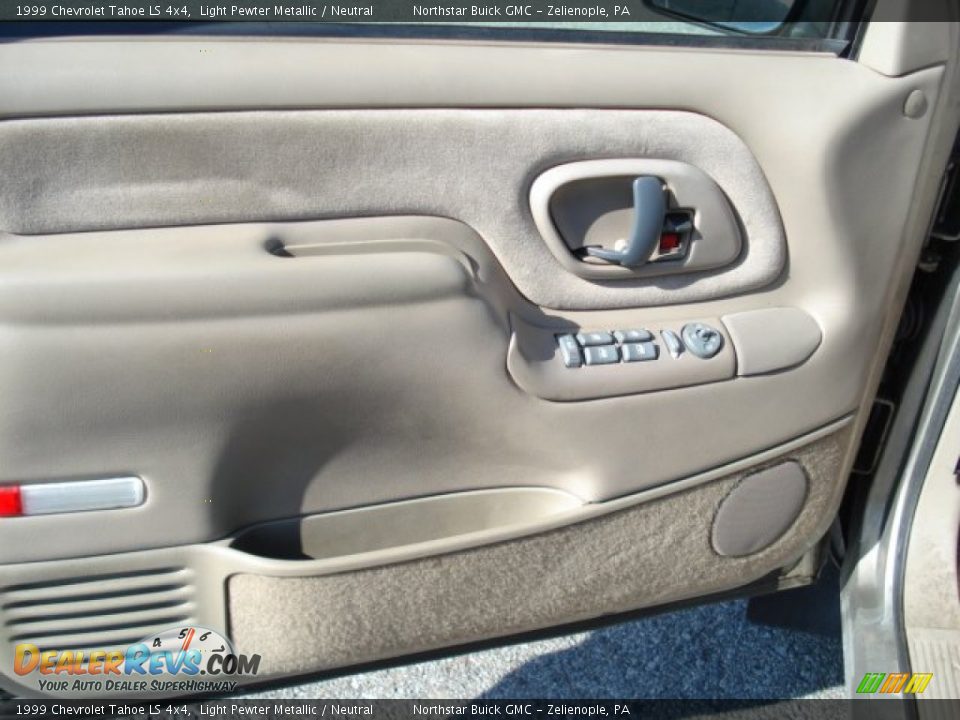 1999 Chevrolet Tahoe LS 4x4 Light Pewter Metallic / Neutral Photo #10