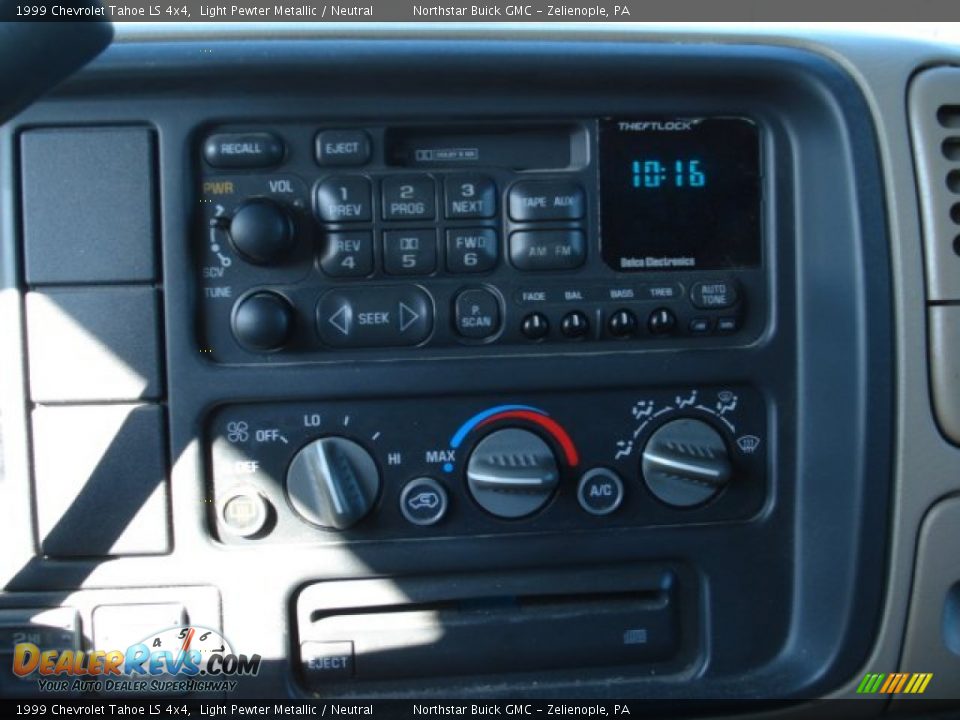 1999 Chevrolet Tahoe LS 4x4 Light Pewter Metallic / Neutral Photo #12