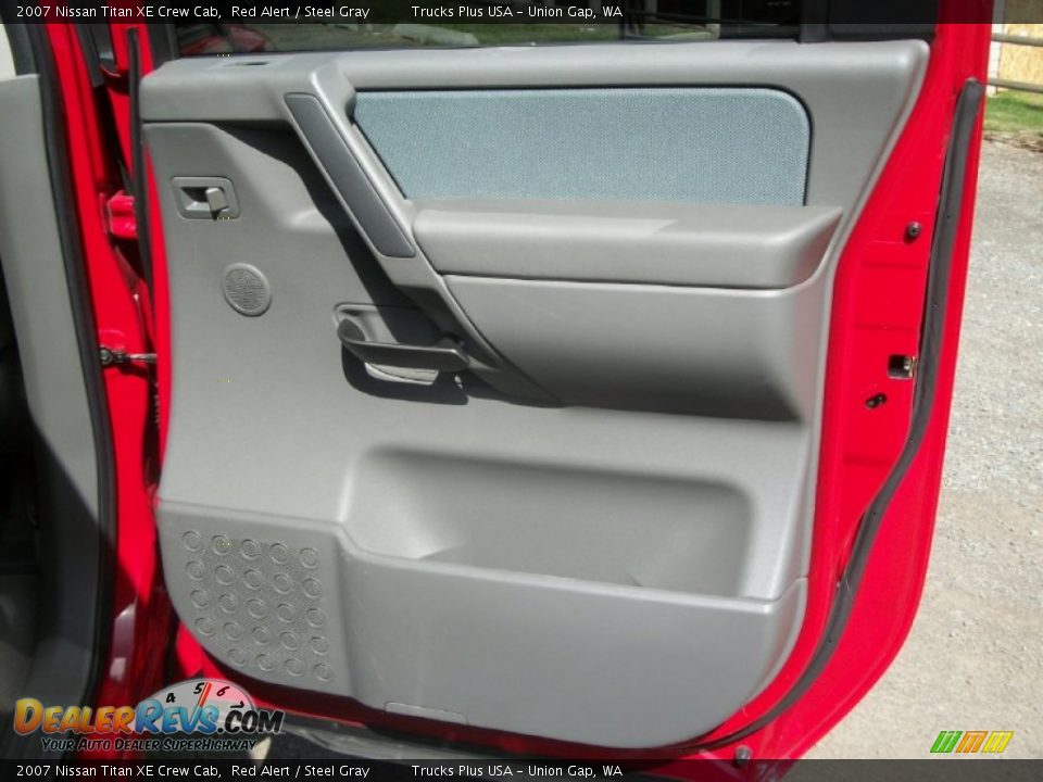 2007 Nissan Titan XE Crew Cab Red Alert / Steel Gray Photo #28