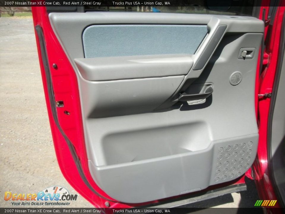 2007 Nissan Titan XE Crew Cab Red Alert / Steel Gray Photo #30
