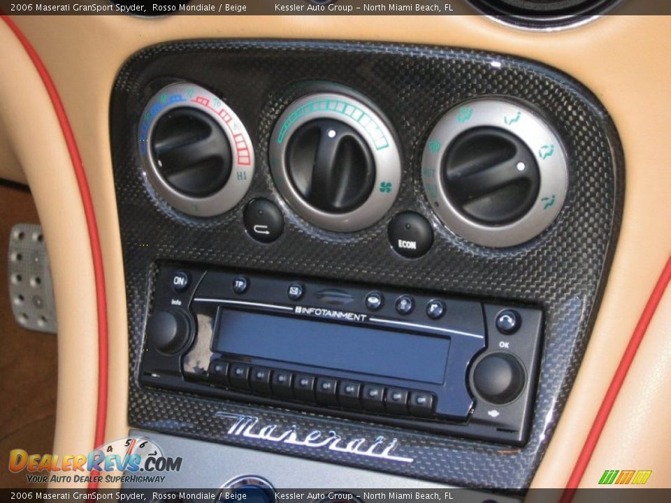 Controls of 2006 Maserati GranSport Spyder Photo #27