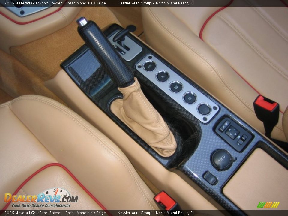 Controls of 2006 Maserati GranSport Spyder Photo #29