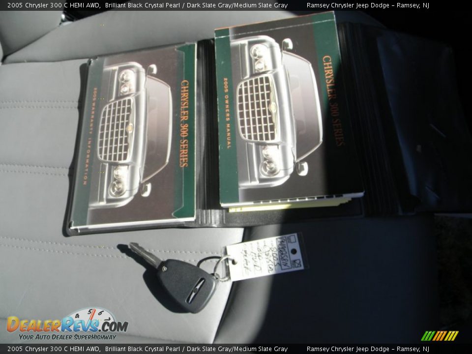 Books/Manuals of 2005 Chrysler 300 C HEMI AWD Photo #22