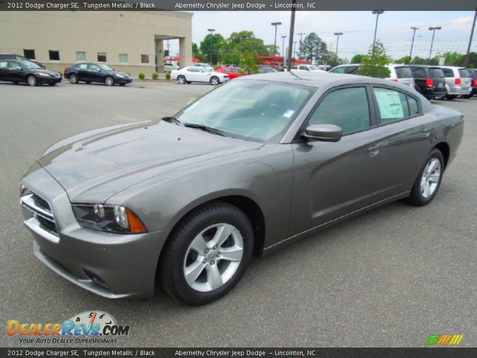 Front 3/4 View of 2012 Dodge Charger SE Photo #1