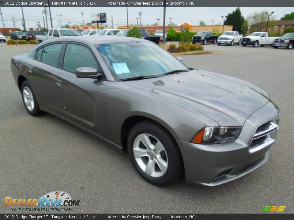 Front 3/4 View of 2012 Dodge Charger SE Photo #2