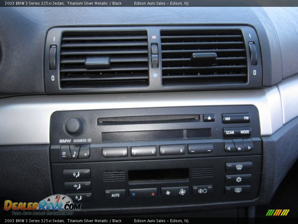 2003 BMW 3 Series 325xi Sedan Titanium Silver Metallic / Black Photo #20