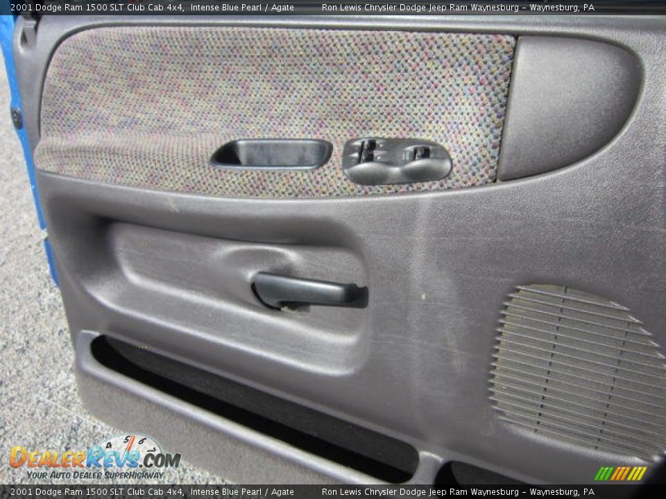 2001 Dodge Ram 1500 SLT Club Cab 4x4 Intense Blue Pearl / Agate Photo #12