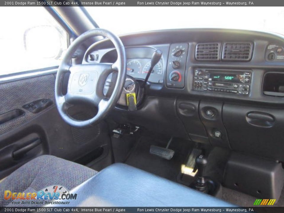 2001 Dodge Ram 1500 SLT Club Cab 4x4 Intense Blue Pearl / Agate Photo #16