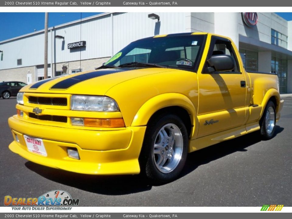2003 Chevrolet S10 Xtreme Regular Cab Yellow / Graphite Photo #2