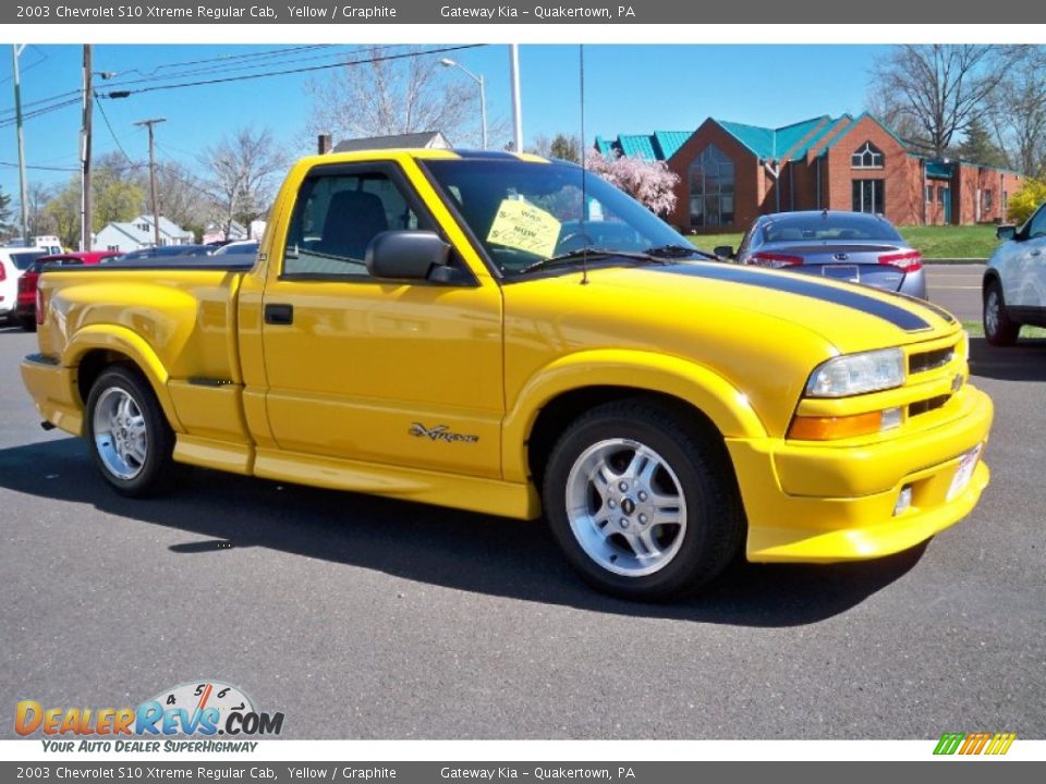 2003 Chevrolet S10 Xtreme Regular Cab Yellow / Graphite Photo #4