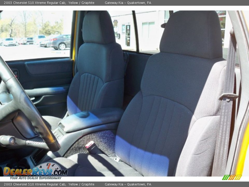 2003 Chevrolet S10 Xtreme Regular Cab Yellow / Graphite Photo #12