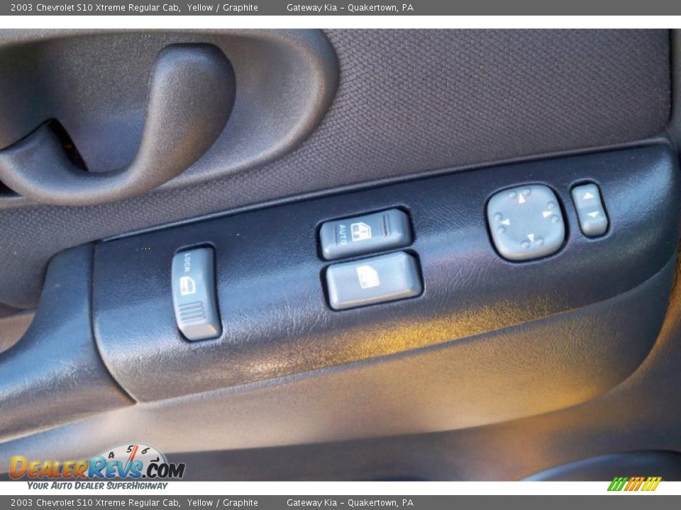 2003 Chevrolet S10 Xtreme Regular Cab Yellow / Graphite Photo #14