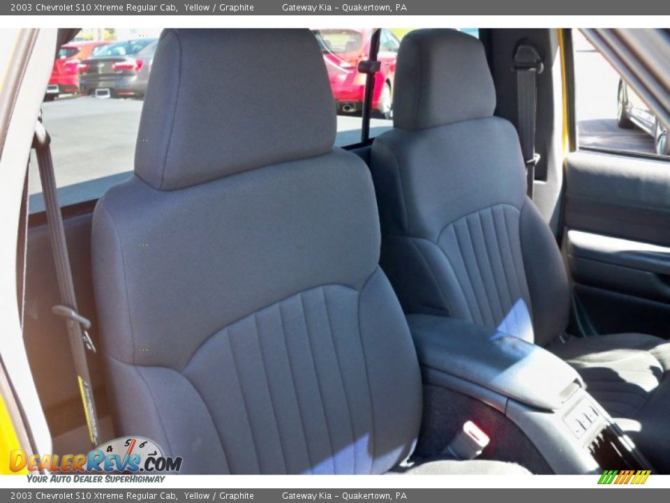 2003 Chevrolet S10 Xtreme Regular Cab Yellow / Graphite Photo #17