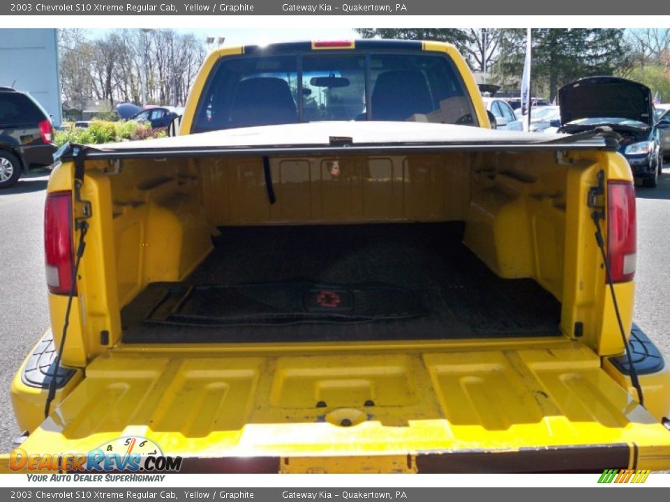 2003 Chevrolet S10 Xtreme Regular Cab Yellow / Graphite Photo #18