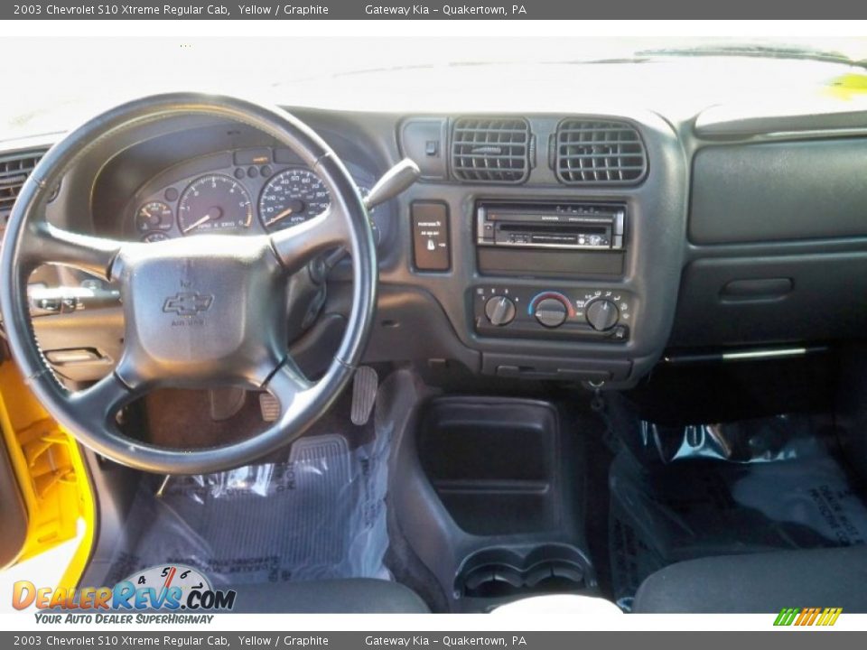 2003 Chevrolet S10 Xtreme Regular Cab Yellow / Graphite Photo #19
