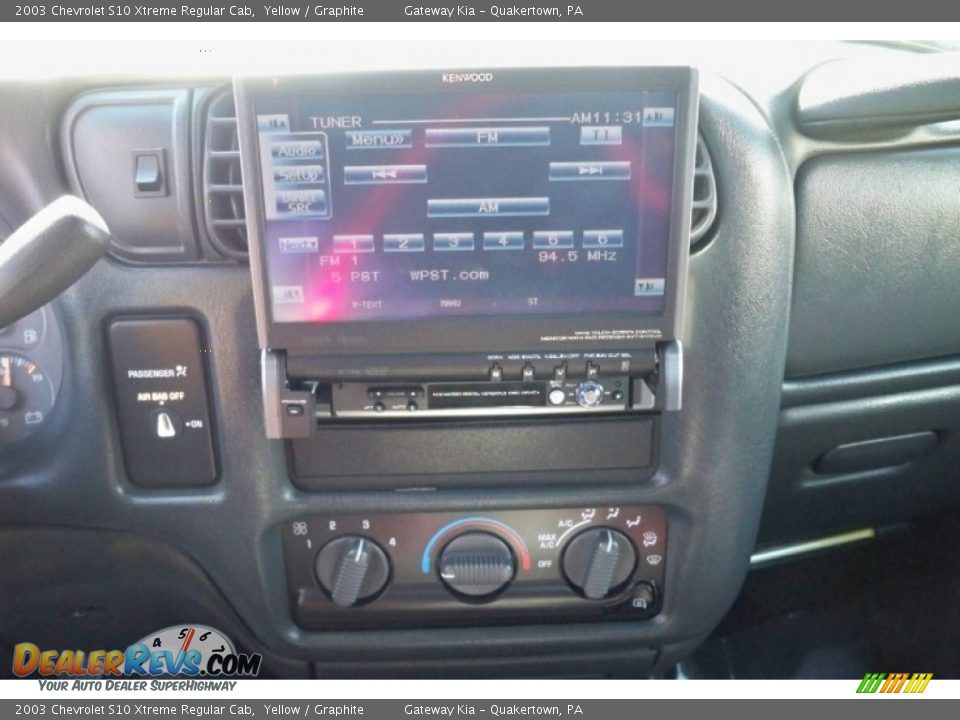 2003 Chevrolet S10 Xtreme Regular Cab Yellow / Graphite Photo #23