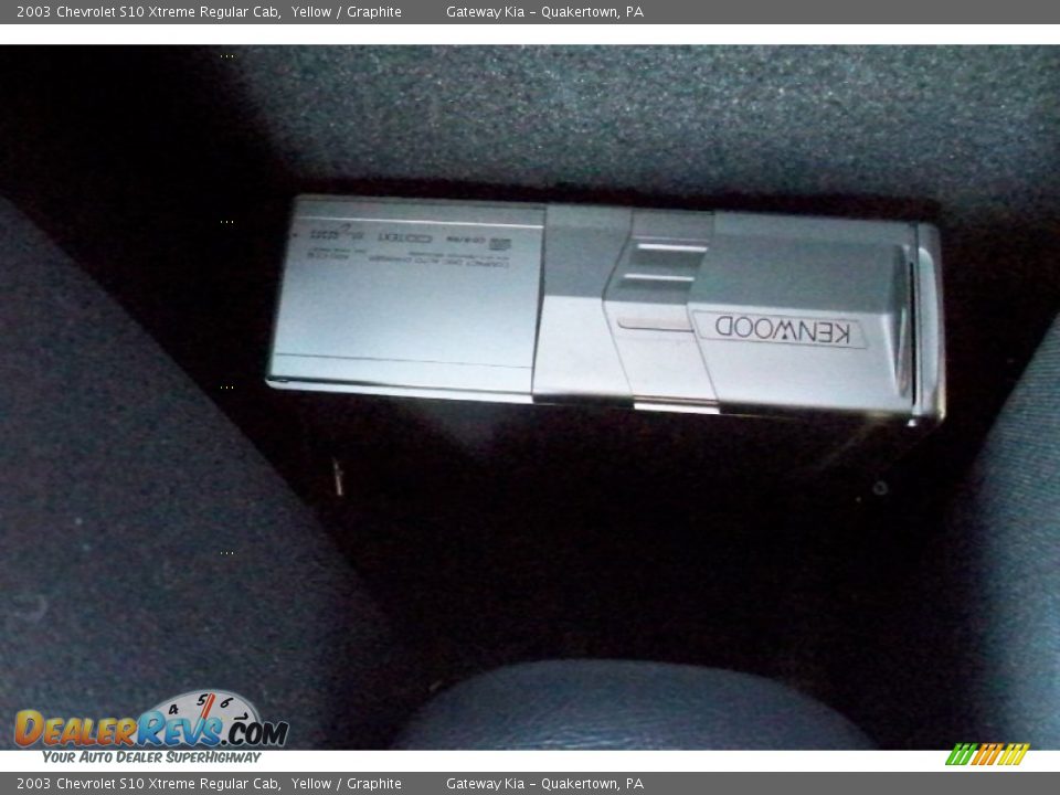 2003 Chevrolet S10 Xtreme Regular Cab Yellow / Graphite Photo #24