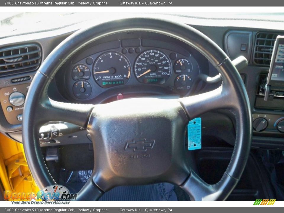 2003 Chevrolet S10 Xtreme Regular Cab Yellow / Graphite Photo #25