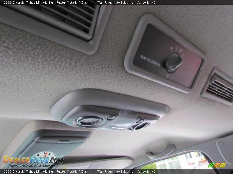1999 Chevrolet Tahoe LT 4x4 Light Pewter Metallic / Gray Photo #23