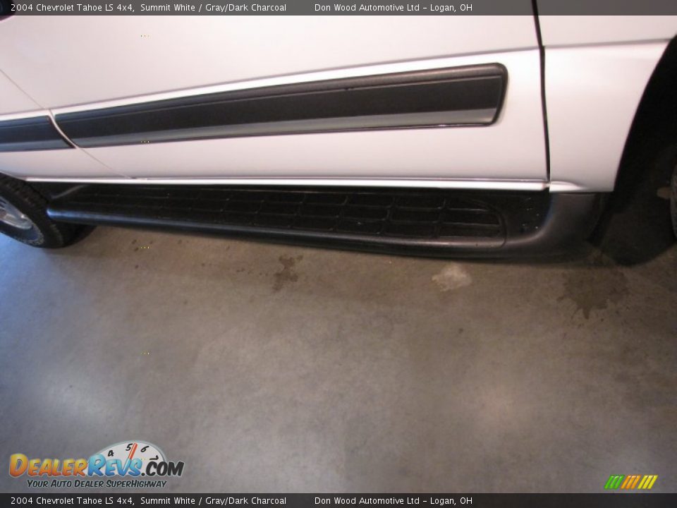 2004 Chevrolet Tahoe LS 4x4 Summit White / Gray/Dark Charcoal Photo #14