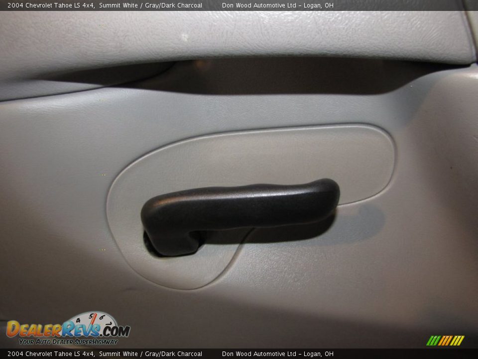 2004 Chevrolet Tahoe LS 4x4 Summit White / Gray/Dark Charcoal Photo #17