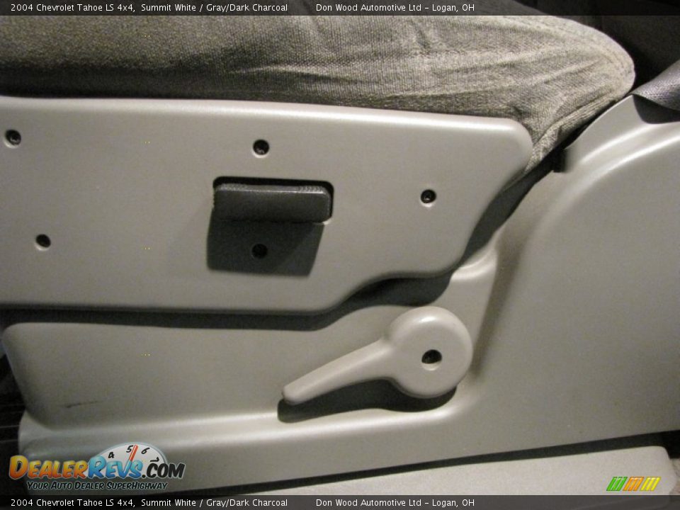 2004 Chevrolet Tahoe LS 4x4 Summit White / Gray/Dark Charcoal Photo #18