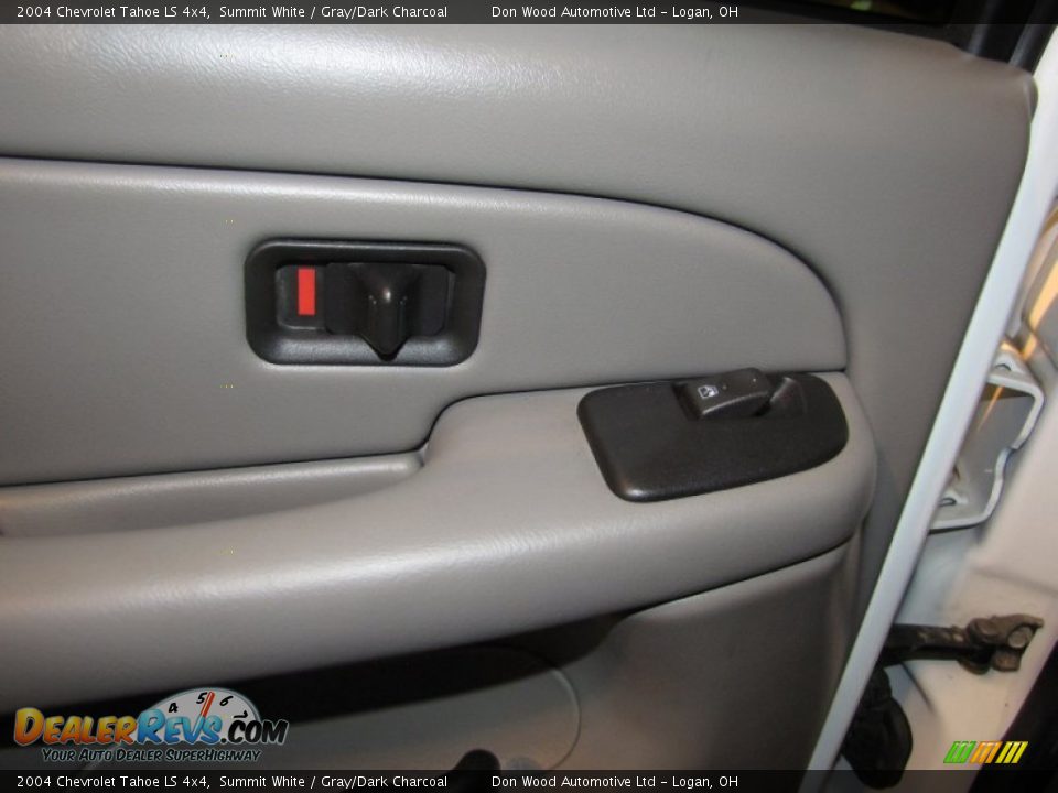 2004 Chevrolet Tahoe LS 4x4 Summit White / Gray/Dark Charcoal Photo #19