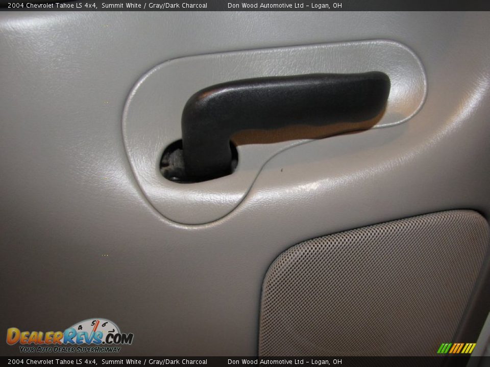 2004 Chevrolet Tahoe LS 4x4 Summit White / Gray/Dark Charcoal Photo #20