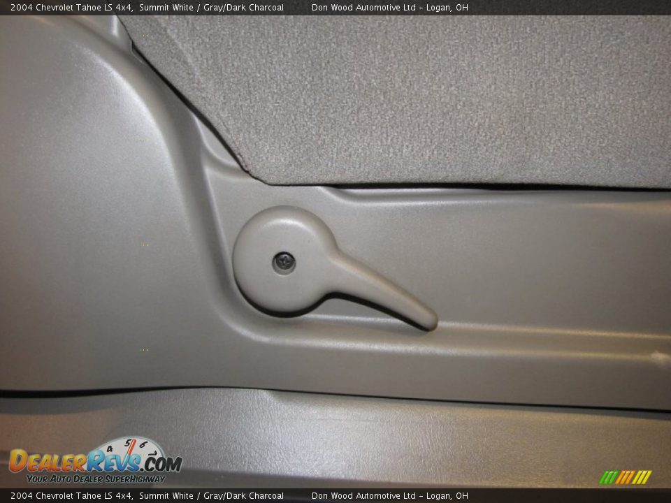 2004 Chevrolet Tahoe LS 4x4 Summit White / Gray/Dark Charcoal Photo #22