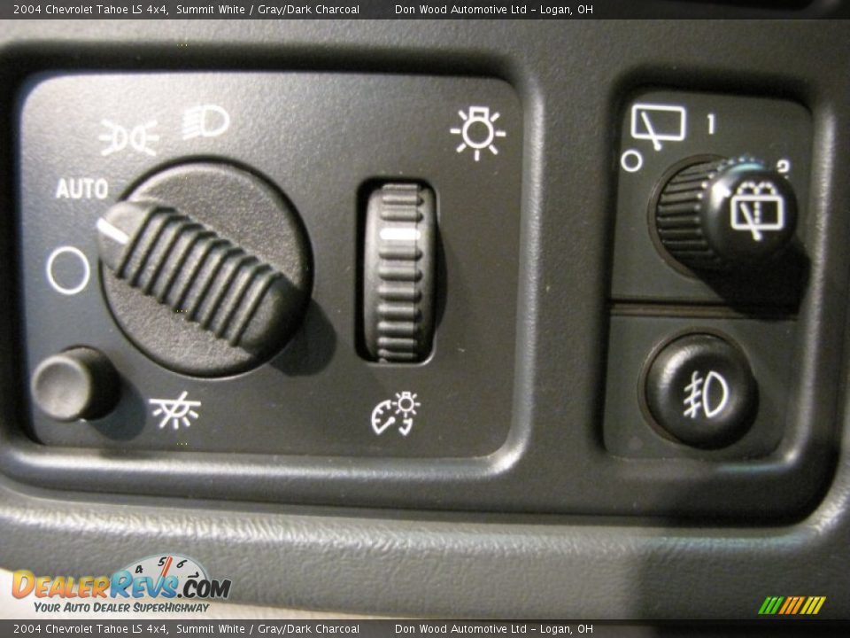 2004 Chevrolet Tahoe LS 4x4 Summit White / Gray/Dark Charcoal Photo #28