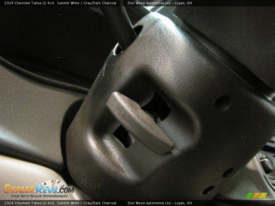 2004 Chevrolet Tahoe LS 4x4 Summit White / Gray/Dark Charcoal Photo #29