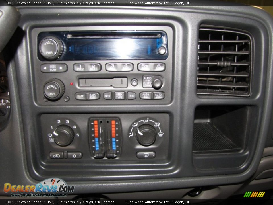 2004 Chevrolet Tahoe LS 4x4 Summit White / Gray/Dark Charcoal Photo #30