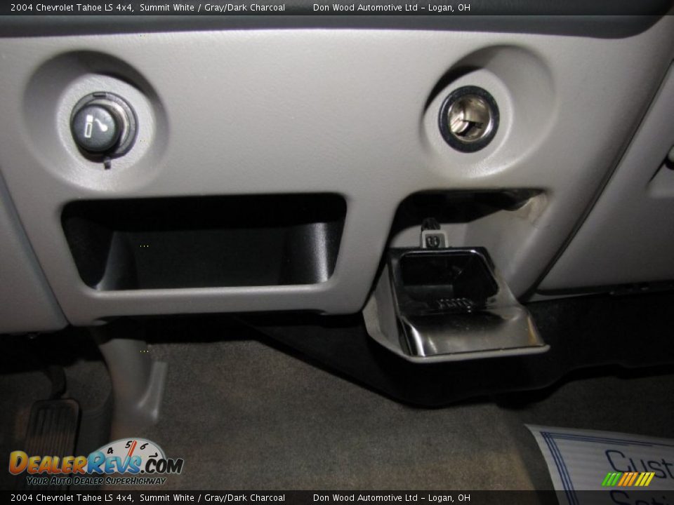 2004 Chevrolet Tahoe LS 4x4 Summit White / Gray/Dark Charcoal Photo #32