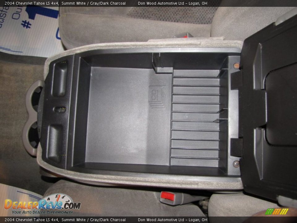 2004 Chevrolet Tahoe LS 4x4 Summit White / Gray/Dark Charcoal Photo #35