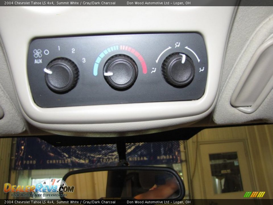 2004 Chevrolet Tahoe LS 4x4 Summit White / Gray/Dark Charcoal Photo #36