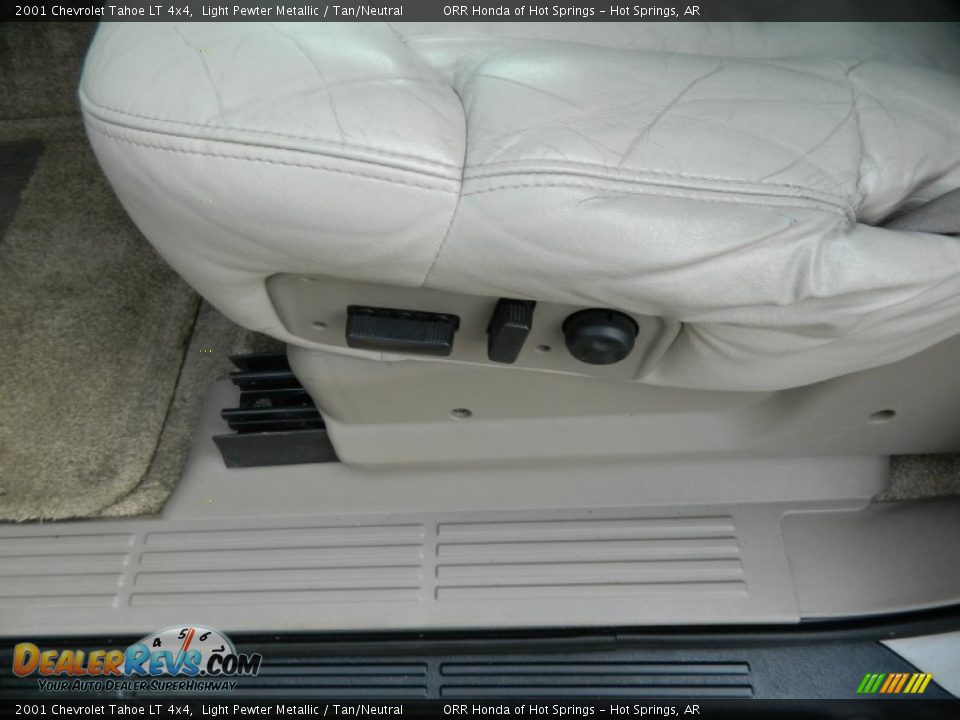 2001 Chevrolet Tahoe LT 4x4 Light Pewter Metallic / Tan/Neutral Photo #11