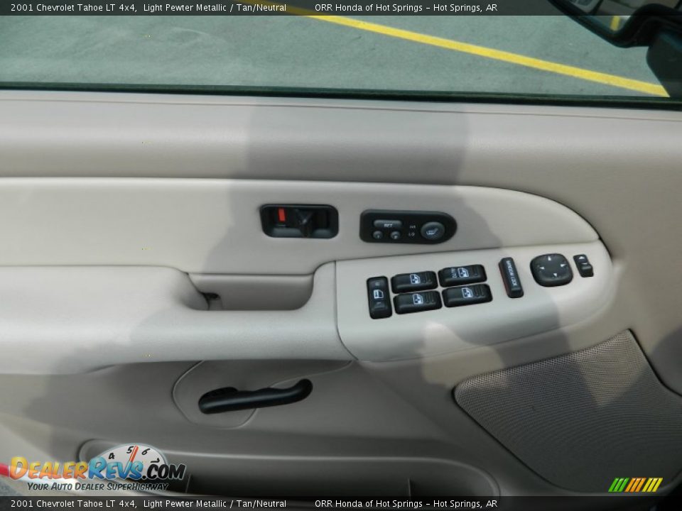 2001 Chevrolet Tahoe LT 4x4 Light Pewter Metallic / Tan/Neutral Photo #12