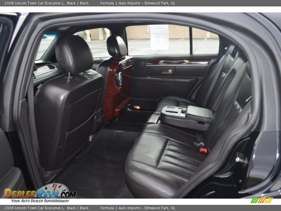 Rear Seat of 2008 Lincoln Town Car Executive L Photo #13