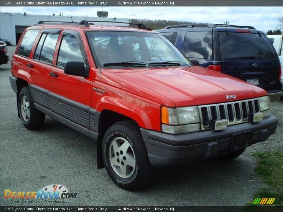 1995 Jeep Grand Cherokee Laredo 4x4 Flame Red / Gray Photo #1