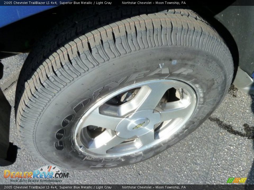 2005 Chevrolet TrailBlazer LS 4x4 Superior Blue Metallic / Light Gray Photo #9