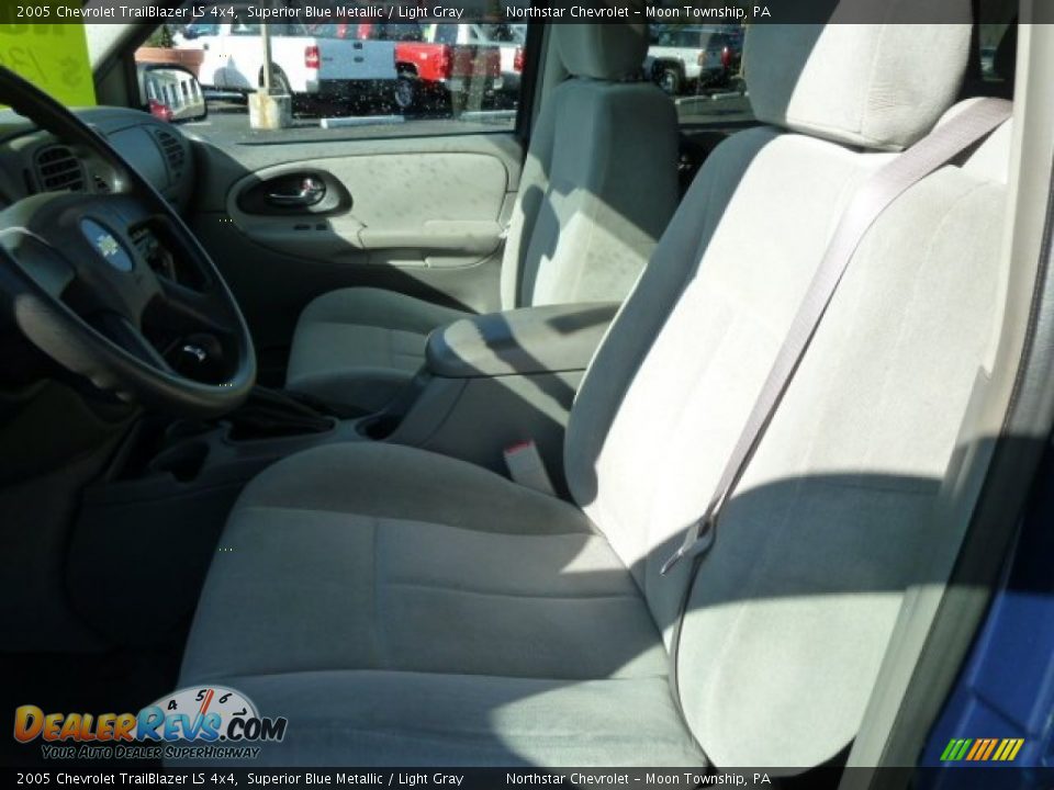 2005 Chevrolet TrailBlazer LS 4x4 Superior Blue Metallic / Light Gray Photo #10