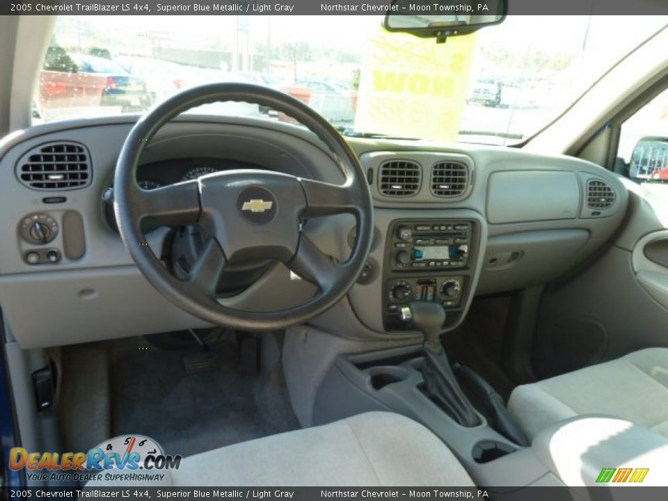 2005 Chevrolet TrailBlazer LS 4x4 Superior Blue Metallic / Light Gray Photo #12