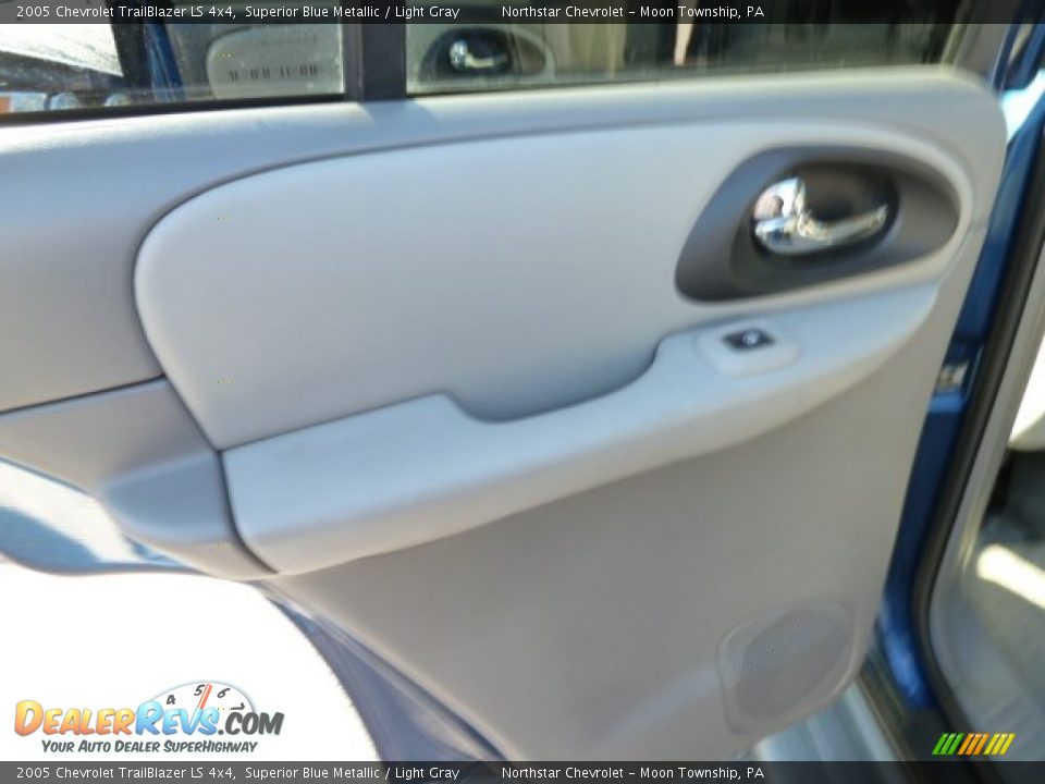 2005 Chevrolet TrailBlazer LS 4x4 Superior Blue Metallic / Light Gray Photo #13