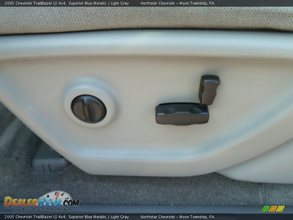 2005 Chevrolet TrailBlazer LS 4x4 Superior Blue Metallic / Light Gray Photo #15