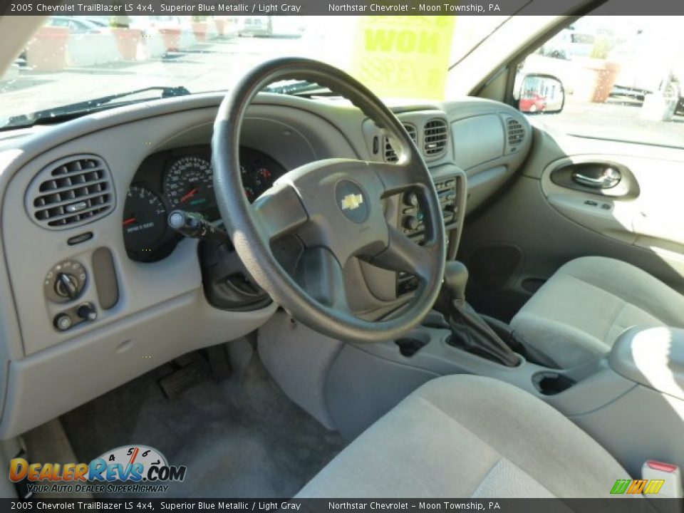 2005 Chevrolet TrailBlazer LS 4x4 Superior Blue Metallic / Light Gray Photo #17