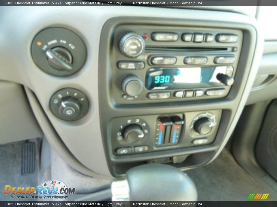 2005 Chevrolet TrailBlazer LS 4x4 Superior Blue Metallic / Light Gray Photo #18
