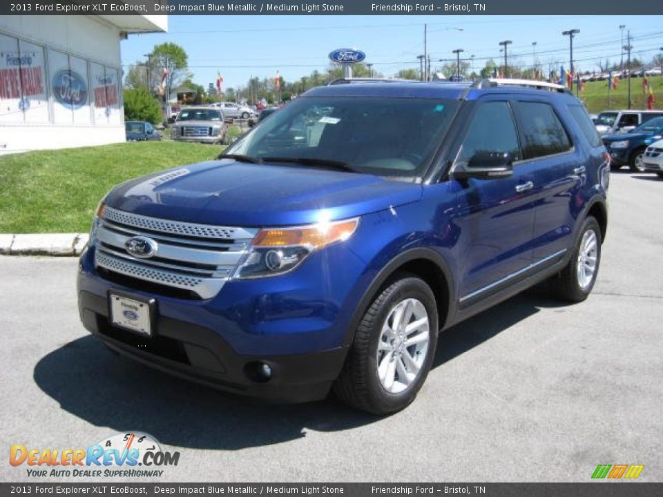 Front 3/4 View of 2013 Ford Explorer XLT EcoBoost Photo #2